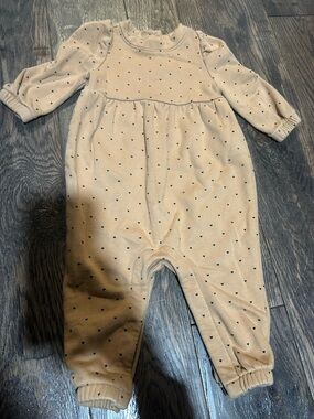 Cozy Tan Baby Gap One-Piece with Tiny Heart Print Size 3-6 months